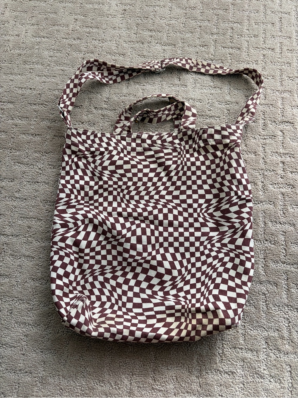 BAGGU Checkerboard Tote in Burgundy and White